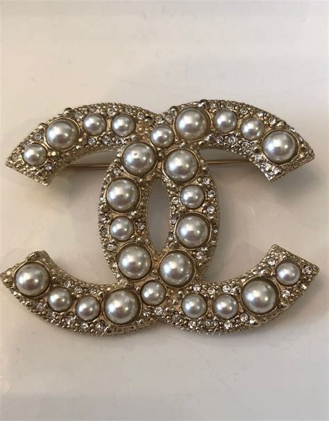 harga brooch chanel original|vintage Chanel brooches.